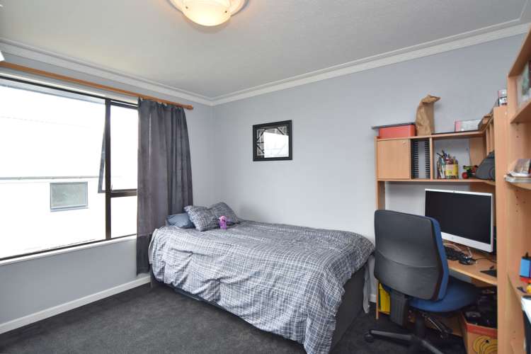 708 Queens Drive Waikiwi_9