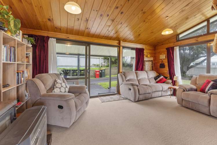 3 Tasman Road Otaki Beach_1