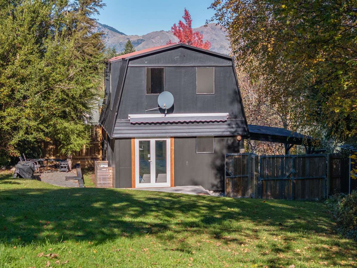 8 Chalet Crescent_0