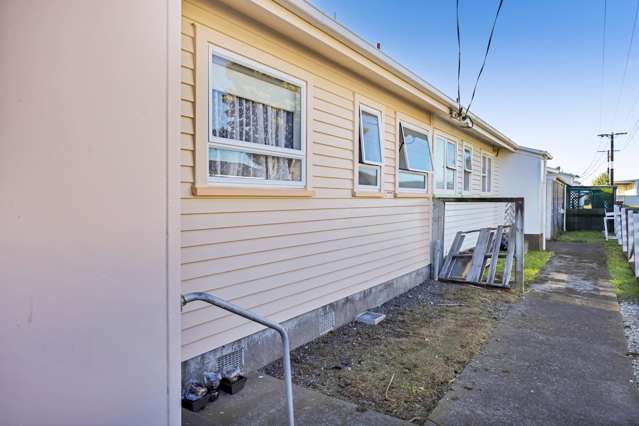 1/42 Egmont Street Hawera_3