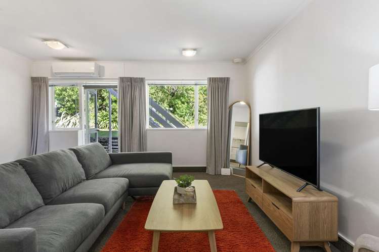 2/15 Upper Lewisville Terrace Thorndon_5