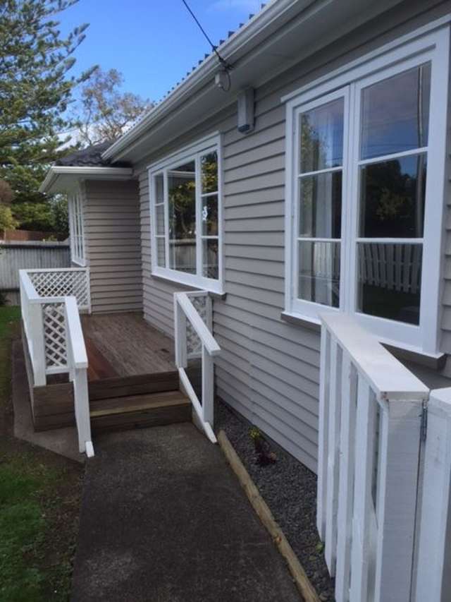 1/54 Gloria Avenue Te Atatu Peninsula_2