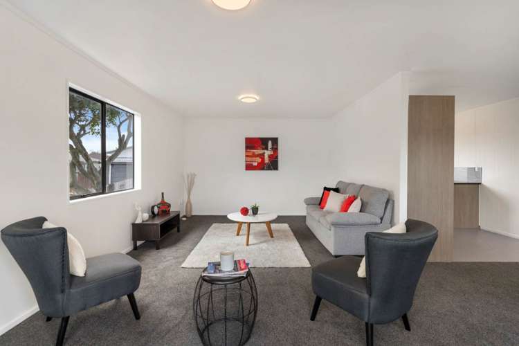 2/7 Maplesden Drive Clendon Park_12