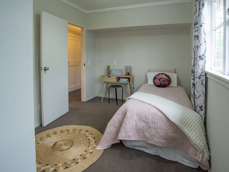 29 Burden Avenue Wainuiomata_12