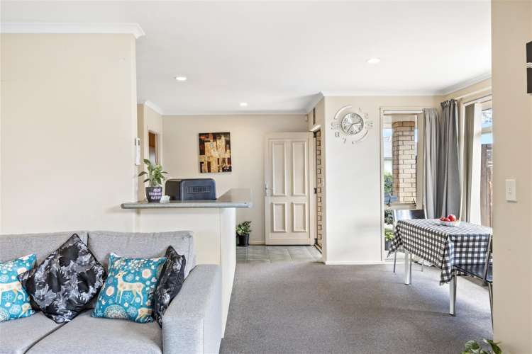 221 Old Farm Road Hamilton East_7