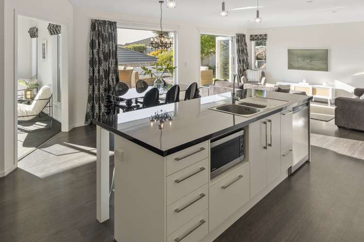 90 Washbourn Drive Richmond_10