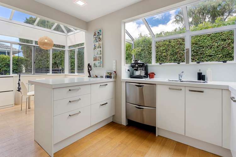 2/14 Taharoto Road Takapuna_7