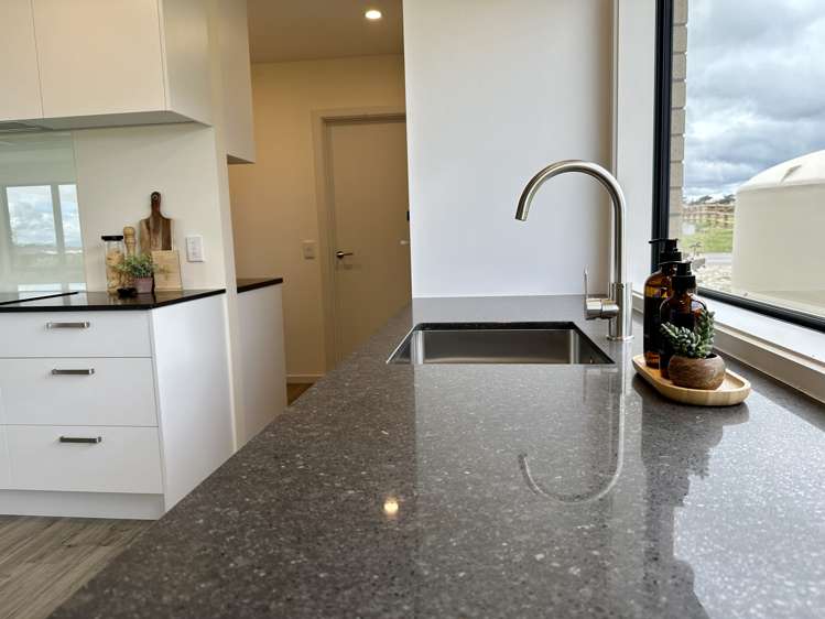 8 Chatham Rise Seaward Bush_12