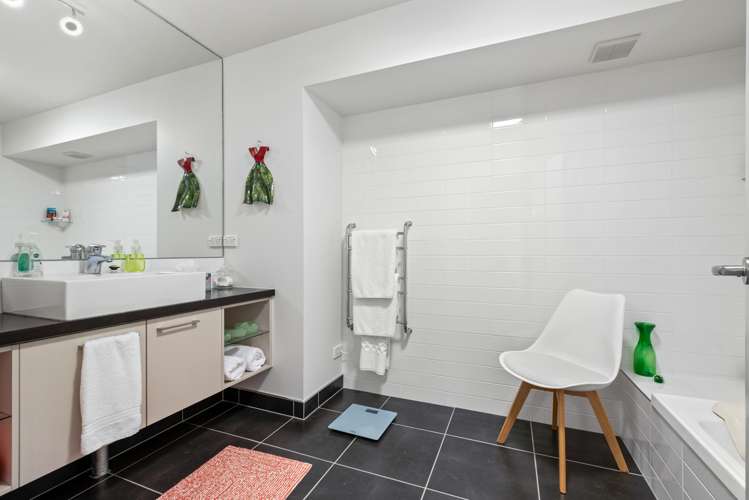 2a/12 Seaway Road Clarks Beach_14