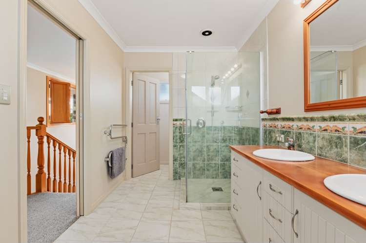 16 Thistlewood Avenue Hamilton East_26