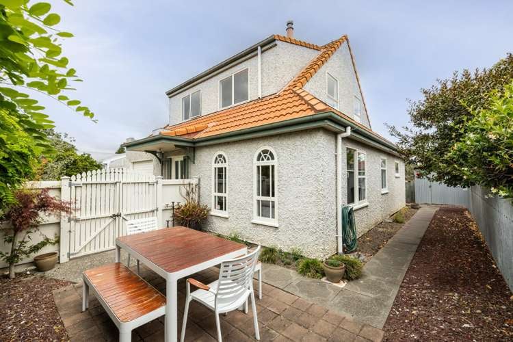 706 Willowpark Road North_0