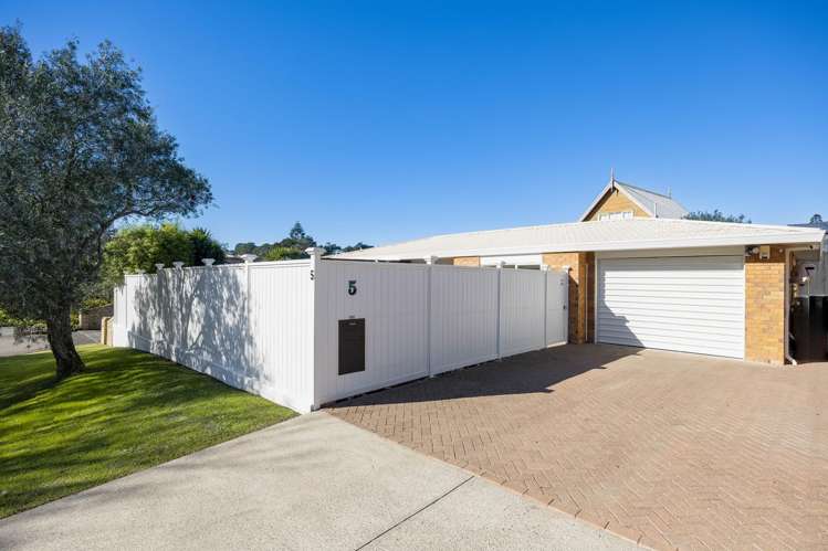 5 Shadon Place Stanmore Bay_0