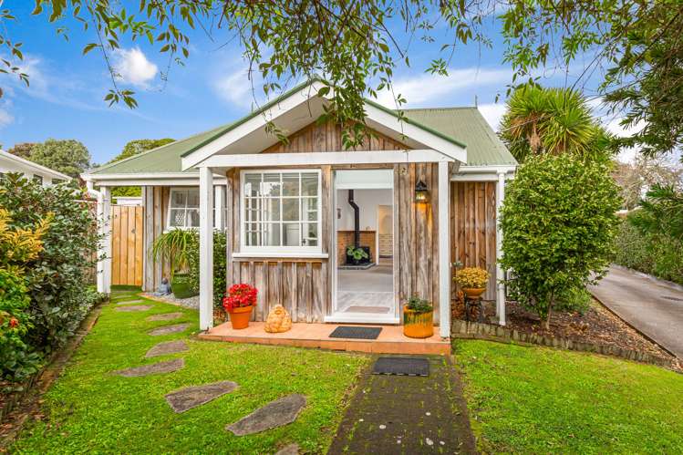 1/10 Springbank Lane Te Atatu Peninsula_0