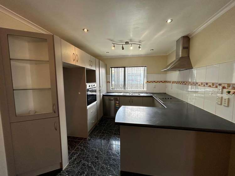 4 Robert Skelton Place Clendon Park_12