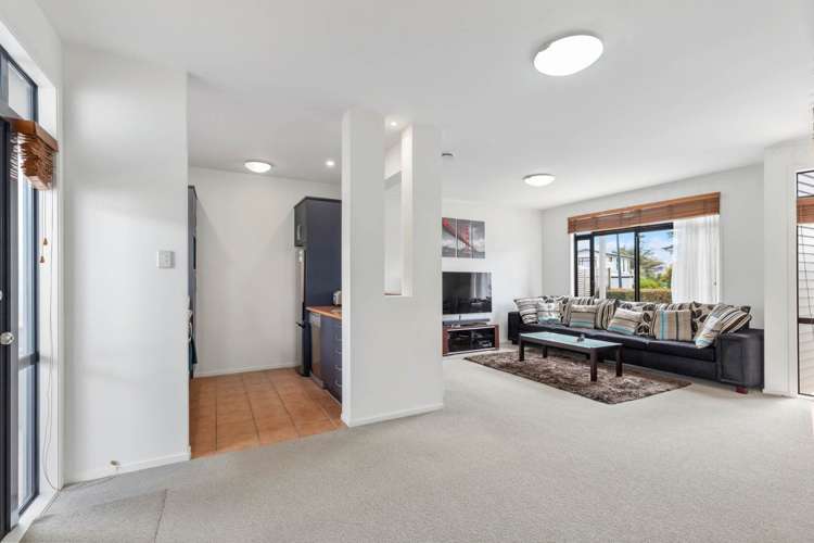 42/2 Armoy Drive East Tamaki_6