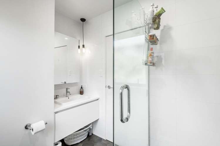 22 Don Croot Street Western Springs_26