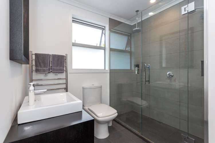 32 Queen Mary Avenue New Lynn_13