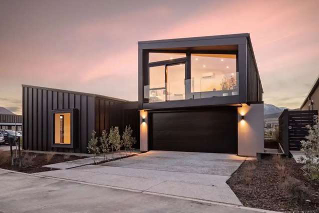 Luxury Living | 4 Bedrooms + Media