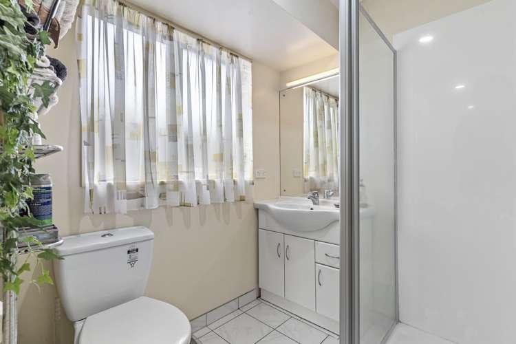 6 Norm Pellow Drive Manurewa_11