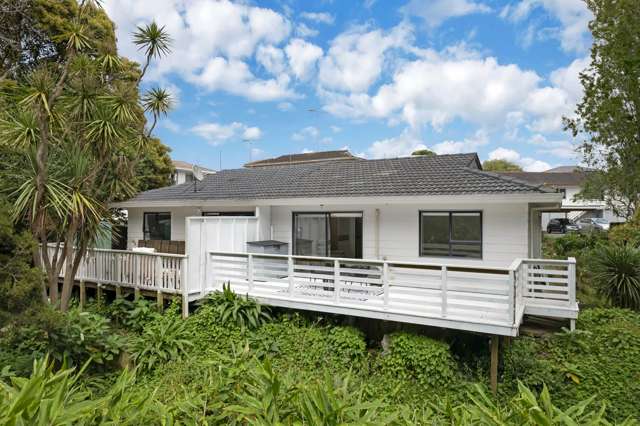 Enchanting Golden Nugget in the Heart of Otahuhu