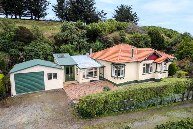 LIFESTYLE IN TOWN WITH SEA VIEWS!