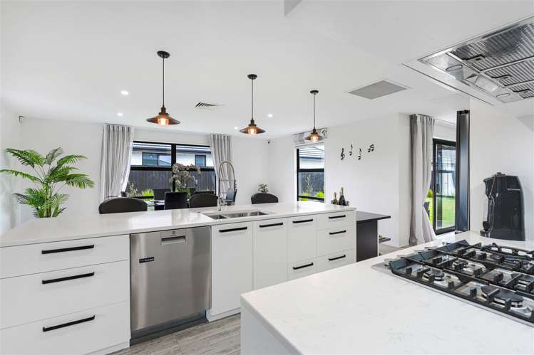 69 Southfield Drive Lincoln_13