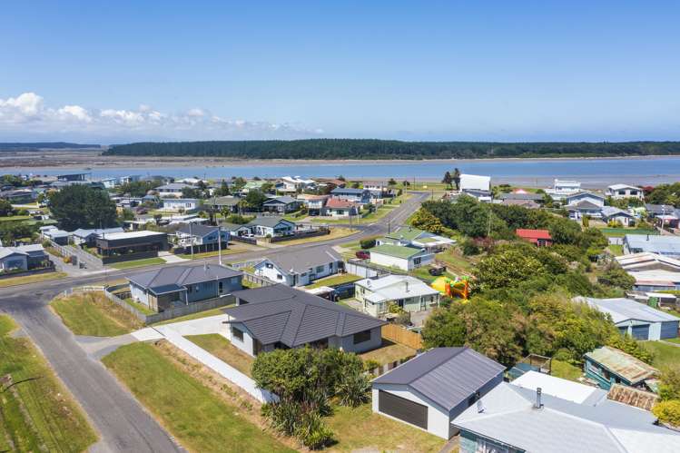 34 Roore Street Foxton Beach_24