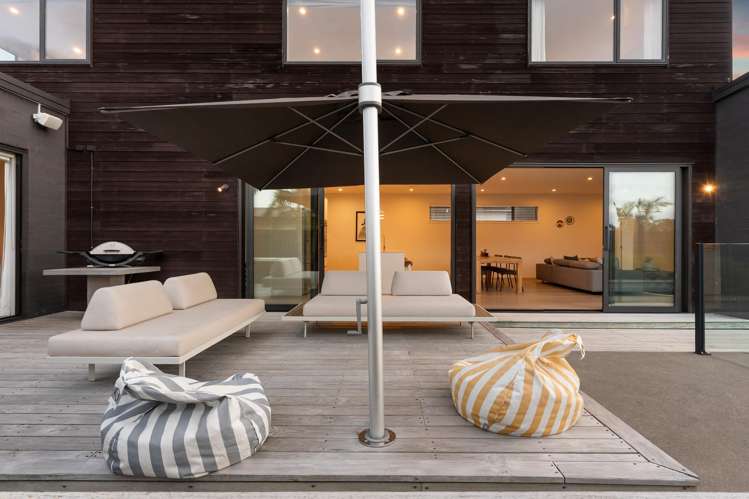 32 Defender Crescent Beachlands_12