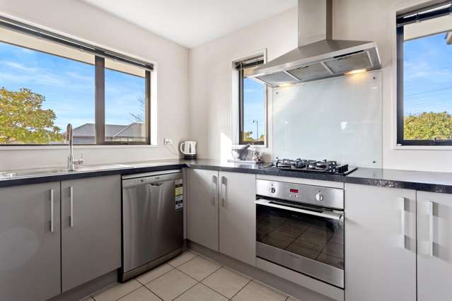 4 Charente Way Yaldhurst_3