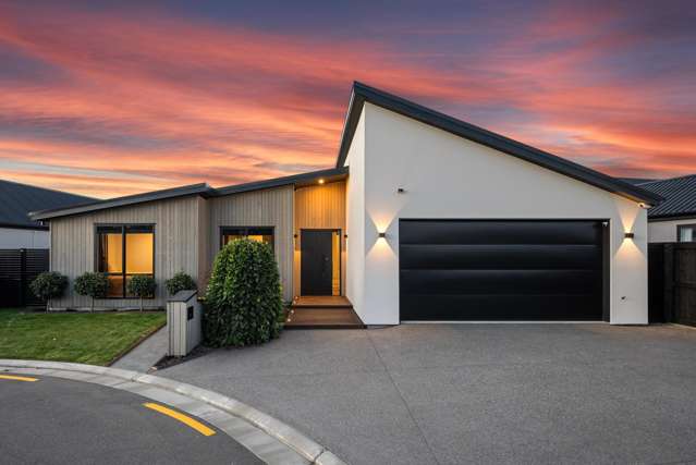 Beautifully Spec'd Entertainers Dream