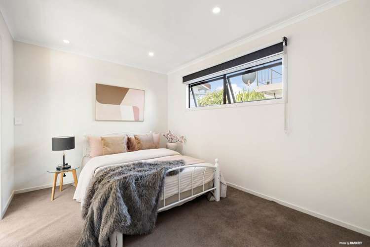 77 Saint Annes Crescent Wattle Downs_13