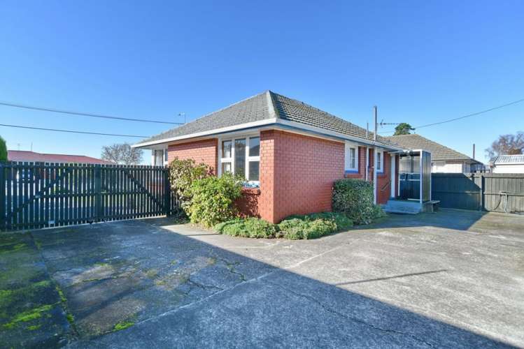 372 Breezes Road Aranui_21