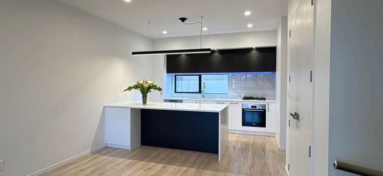 8/701 Hillsborough Road_3