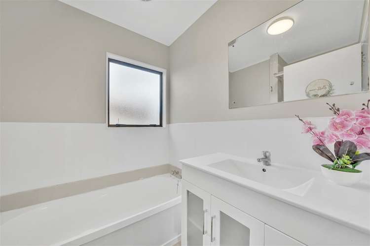 2/24 Norrie Smith Avenue Flat Bush_9