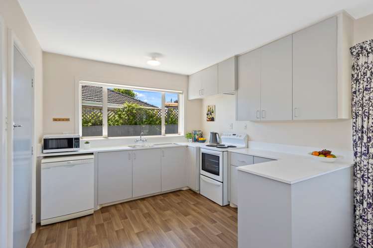 16 Wimborne Crescent Aranui_8