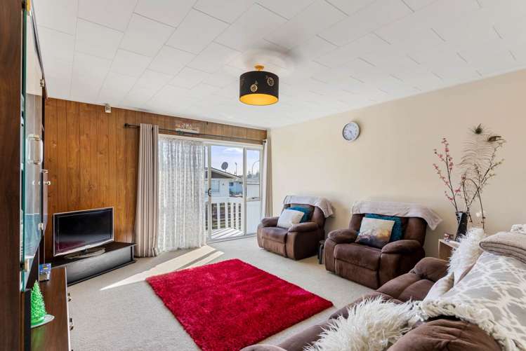 2/8 Seton Place Clover Park_14