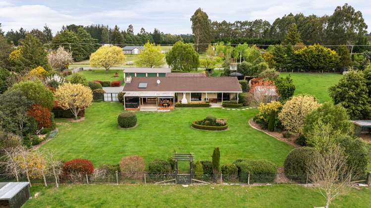 1490 North Eyre Road West Eyreton_12