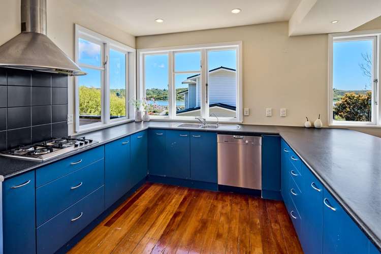 8 Kiriwai Road Paremata_7