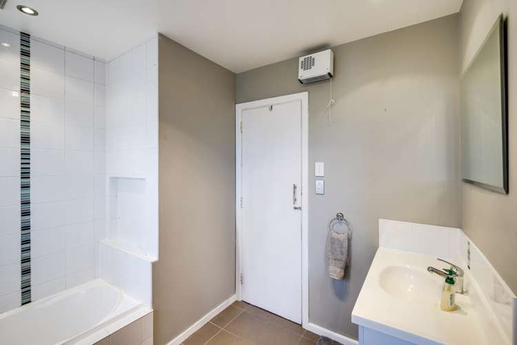 818 Oliphant Road Raureka_6