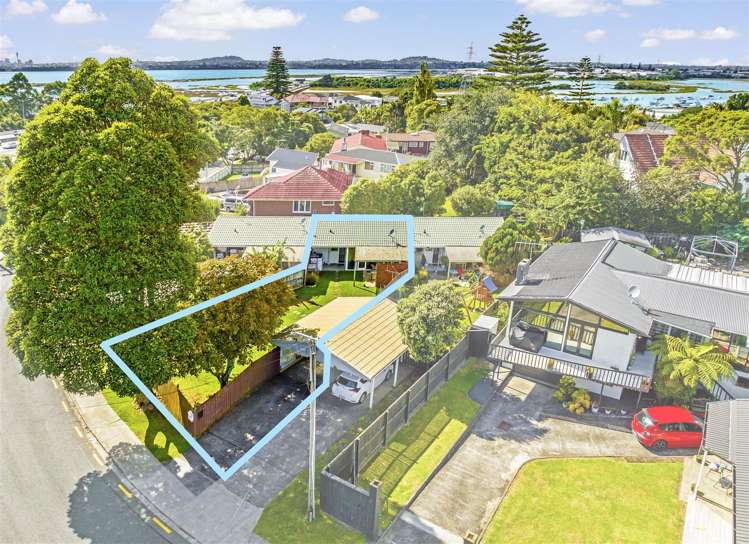 2/7 Alwyn Avenue Te Atatu South_16