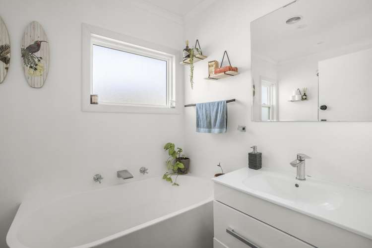 11 Kowhai Street Eastbourne_14