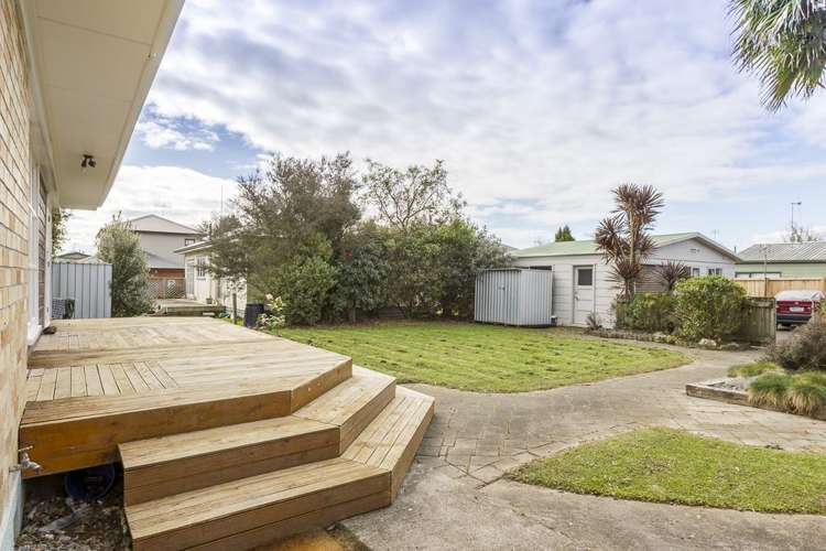 215 Fox Street Hamilton East_12