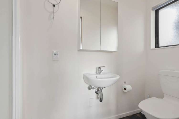 5a Kokiri Street Te Atatu South_13