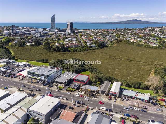 Versatile Takapuna Showroom/Office