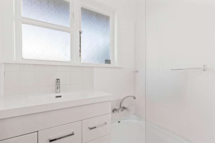 15 Robin Street Burwood_11