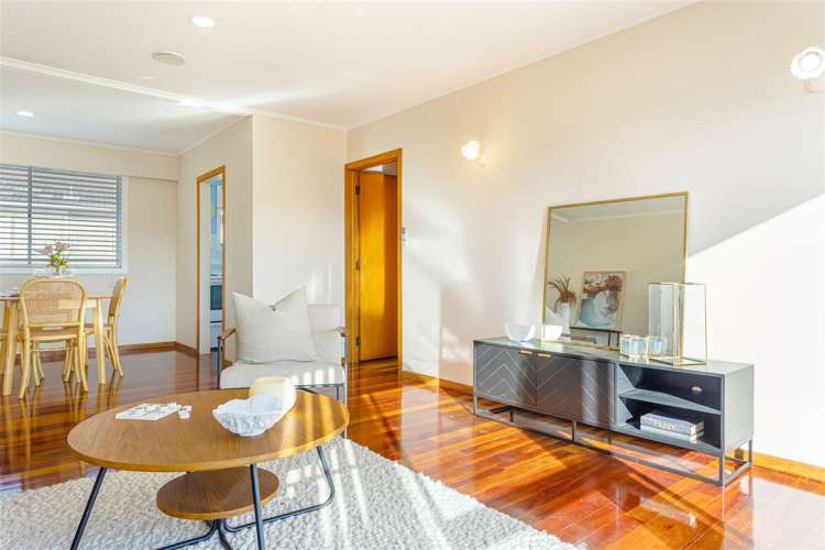 2/61 Royal View Road Te Atatu South_5