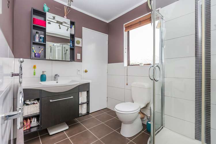 24 Thatcher Crescent Crofton Downs_17