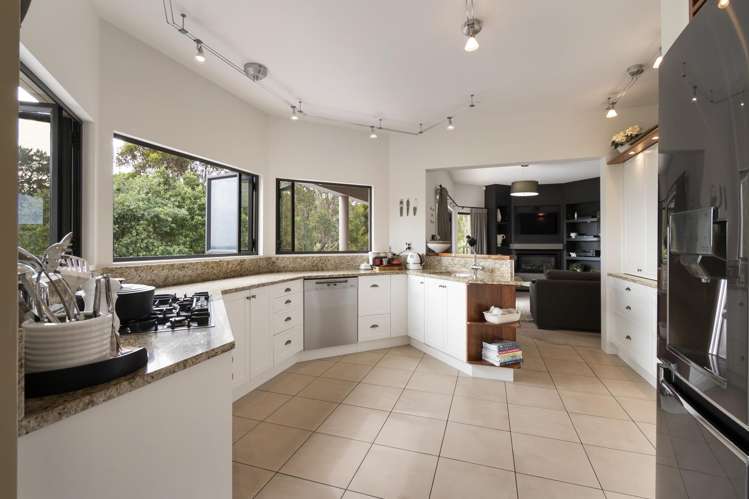 70 Waicola Drive Fitzherbert_17