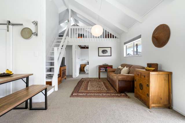 Light & Easy Beach House | Walk to Estuary & Beach