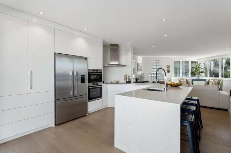 2/39 Eastcliffe Road Castor Bay_8